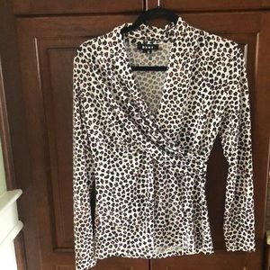 🤩DKNY Long sleeve light weight top🤩